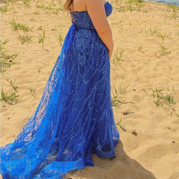 Prom dress - Picture 1 of 4